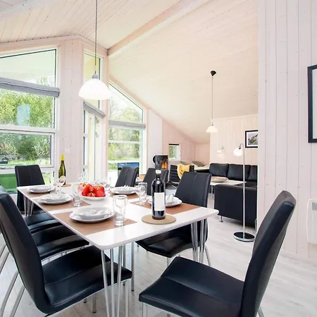 Spacious With Wellness Area بيت للعطل Großenbrode
